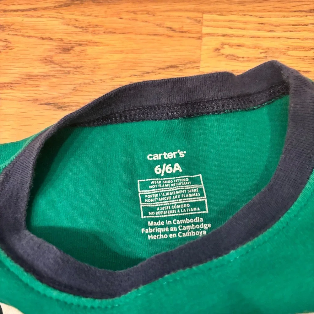 Carter's Kids Pajamas Set Long Sleeve Pants Santa‎ Graphic Print Green Gray 6